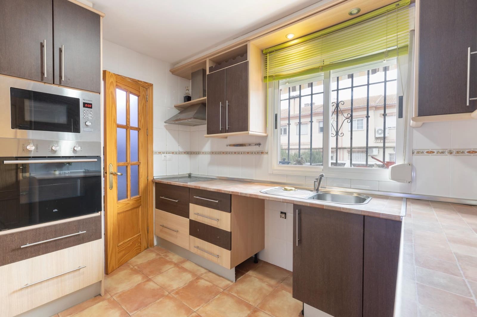 3 bedroom Terraced Villa for sale in Ogijares with garage - € 229,000 (Ref: 9556080)