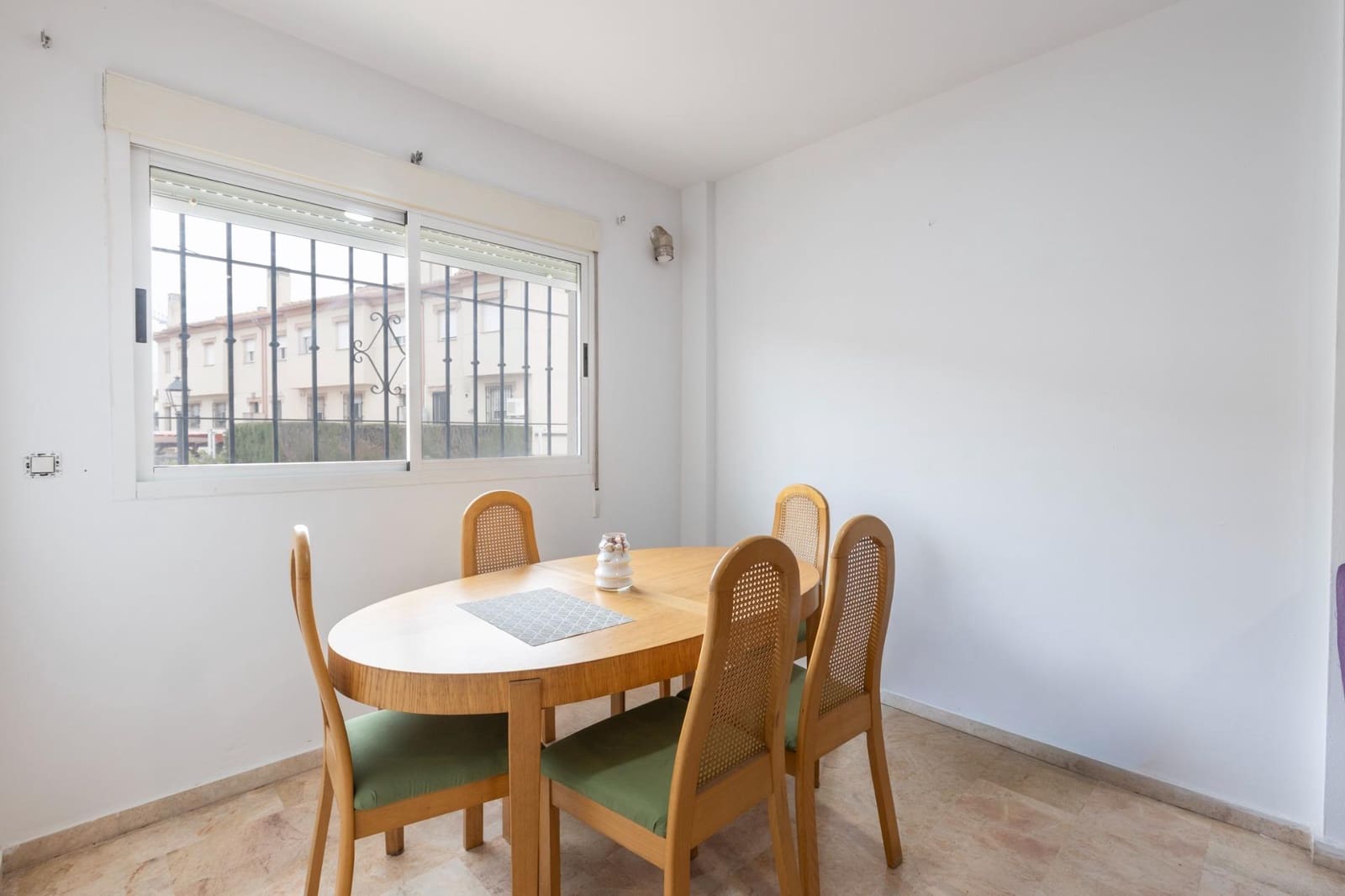 3 bedroom Terraced Villa for sale in Ogijares with garage - € 229,000 (Ref: 9556080)