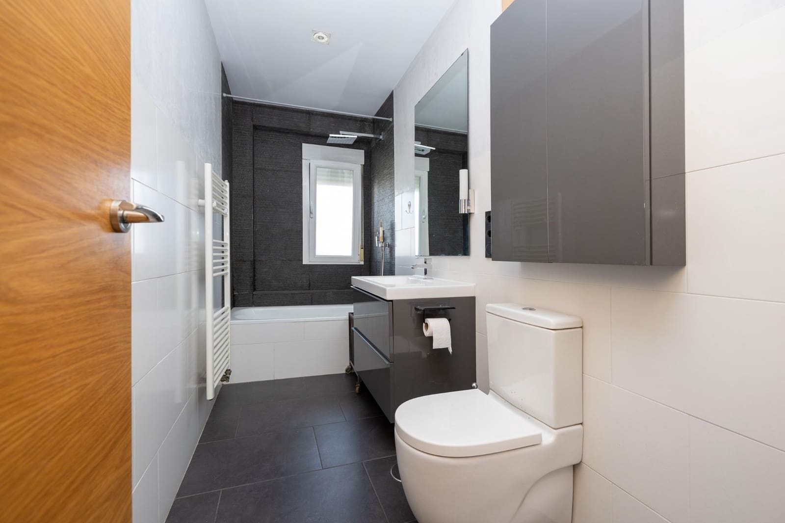 Piso de 2 habitaciones en Granada ciudad en venta - 250.000 € (Ref: 9562121)