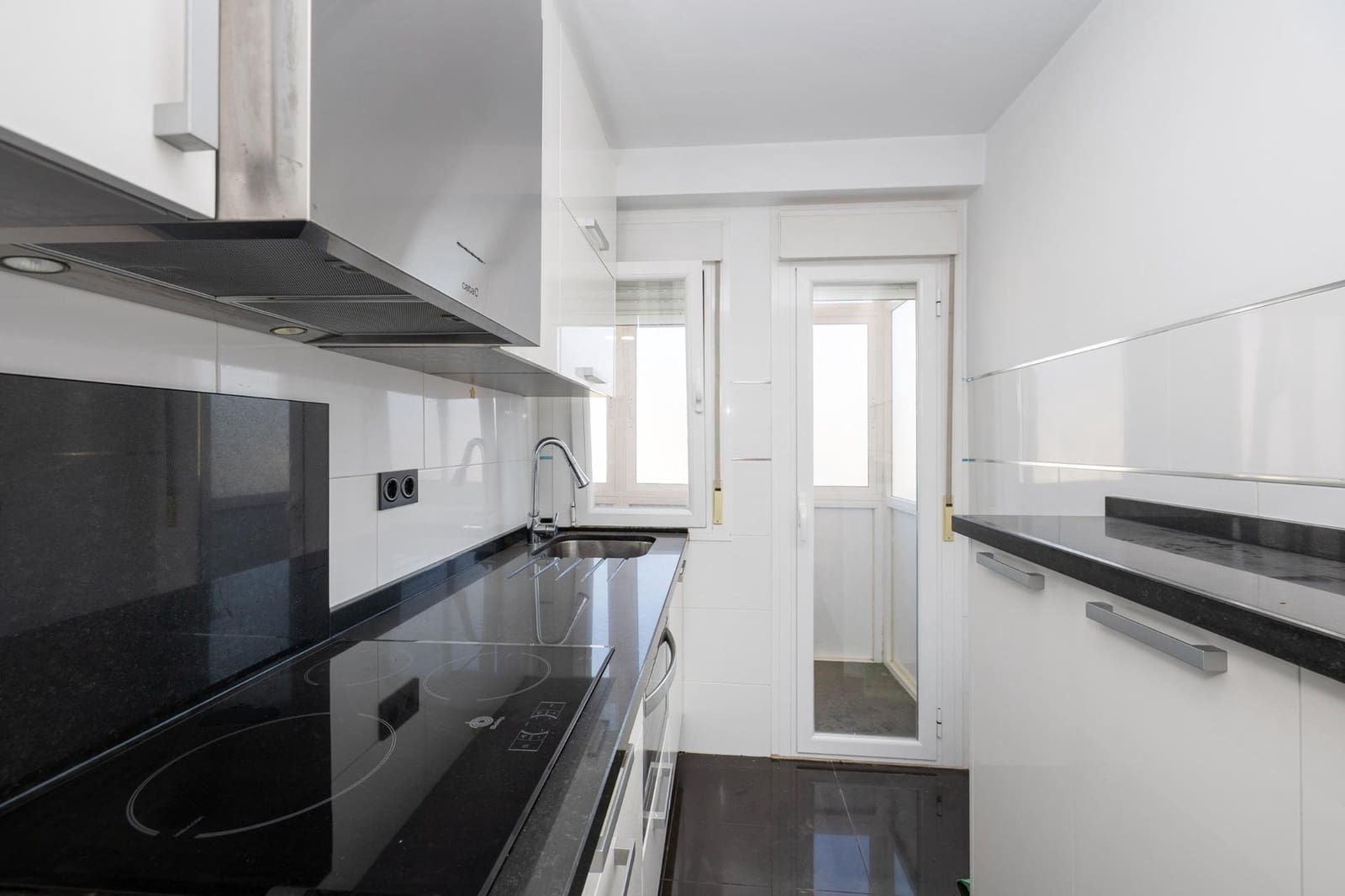 Piso de 2 habitaciones en Granada ciudad en venta - 250.000 € (Ref: 9562121)