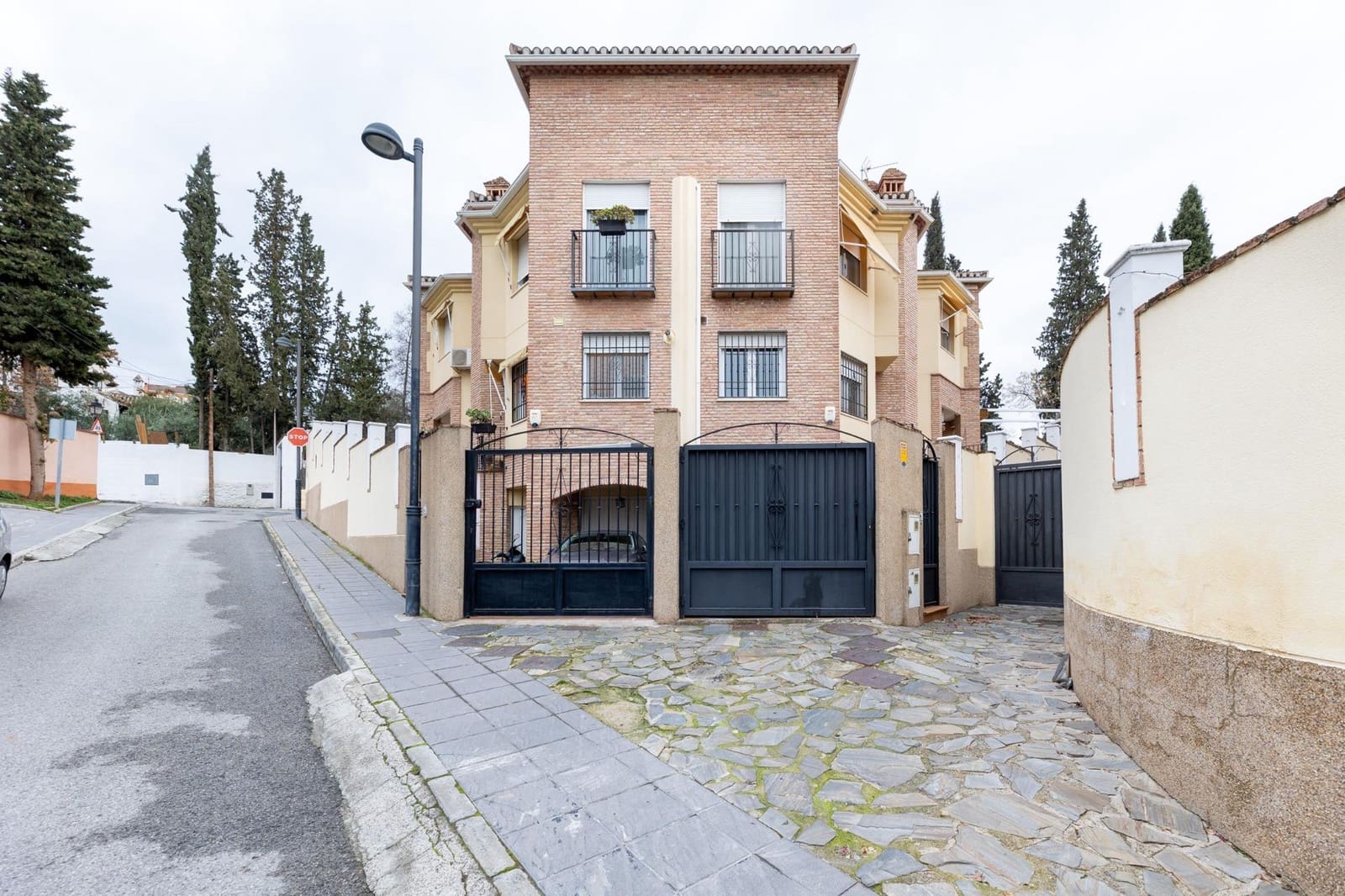 3 sypialnia Willa na sprzedaż w La Zubia z basenem garażem - 299 000 € (Ref: 9562122)