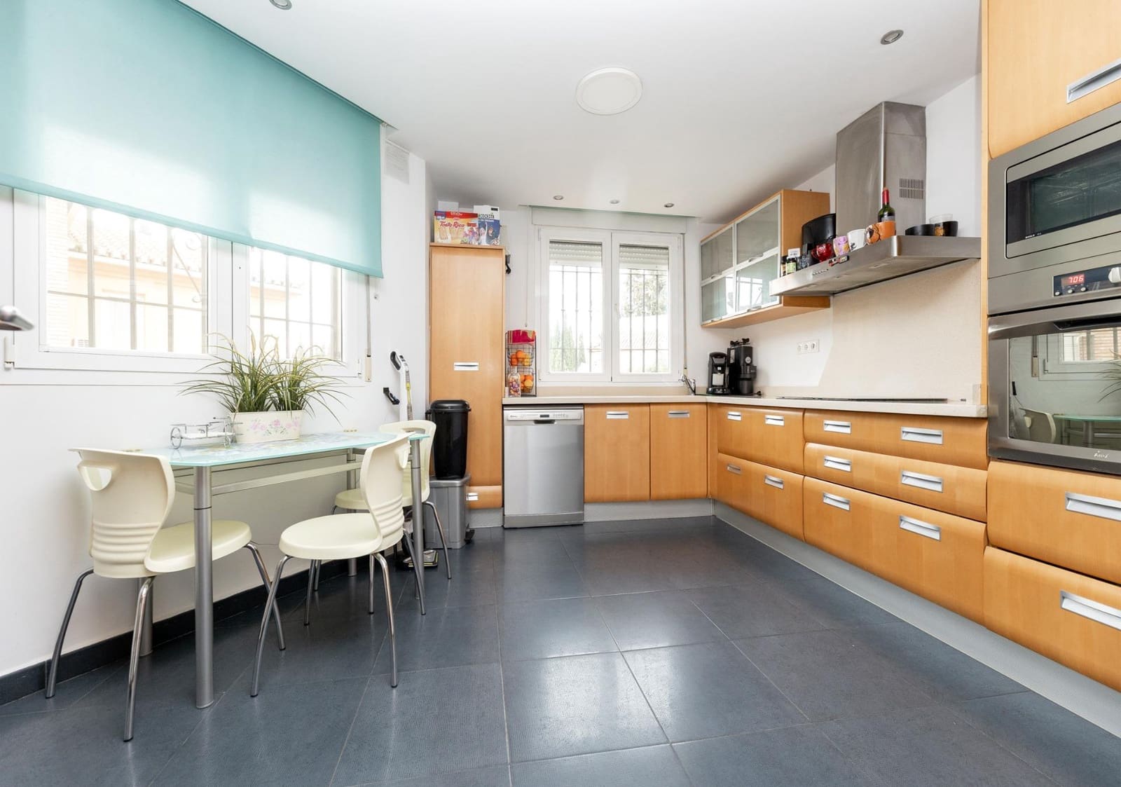 3 sypialnia Willa na sprzedaż w La Zubia z basenem garażem - 299 000 € (Ref: 9562122)