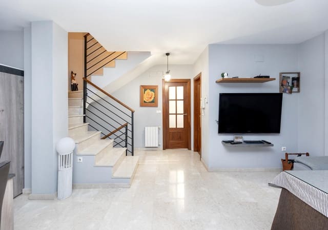 3 chambre Villa/Maison à vendre à La Zubia avec piscine garage - 299 000 € (Ref: 9562122)