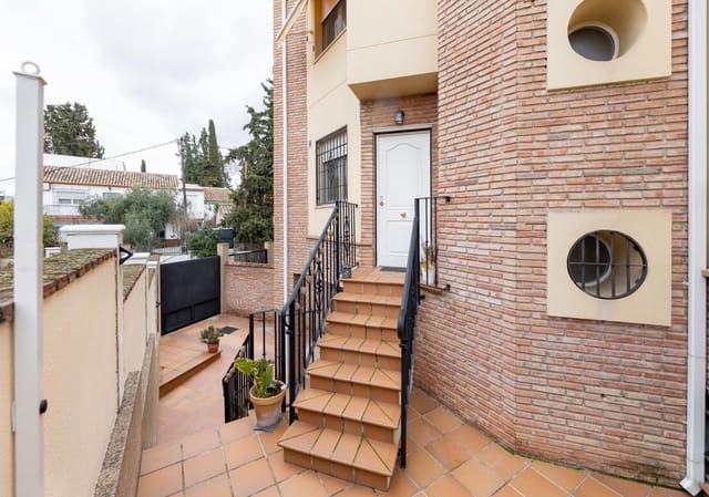 3 chambre Villa/Maison à vendre à La Zubia avec piscine garage - 299 000 € (Ref: 9562122)