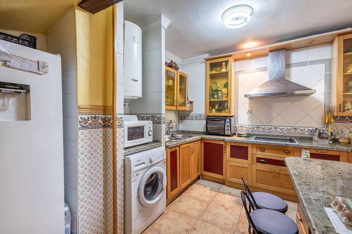 4 soveværelse Semi-Rækkehus til salg i Granada by - € 329.000 (Ref: 9562123)