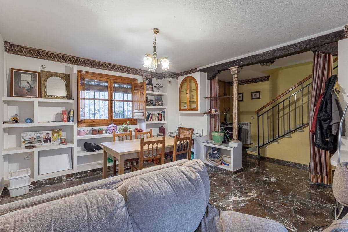 4 soveværelse Semi-Rækkehus til salg i Granada by - € 329.000 (Ref: 9562123)