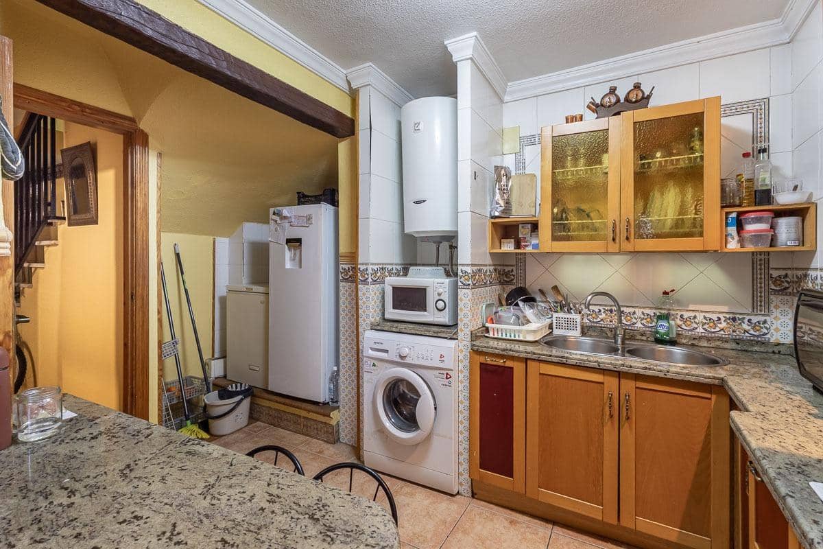 4 soveværelse Semi-Rækkehus til salg i Granada by - € 329.000 (Ref: 9562123)