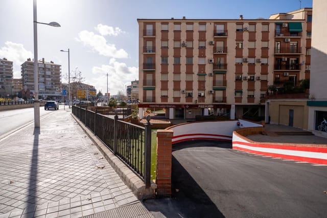 Garage till salu i Granada stad - 25 000 € (Ref: 9565469)
