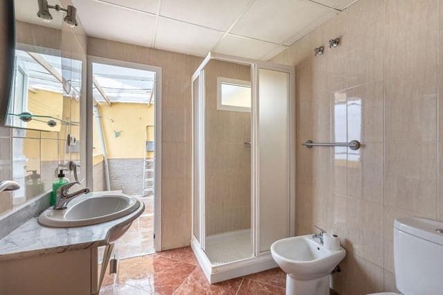 2 slaapkamer Flat te koop in Granada stad - € 270.000 (Ref: 9565470)