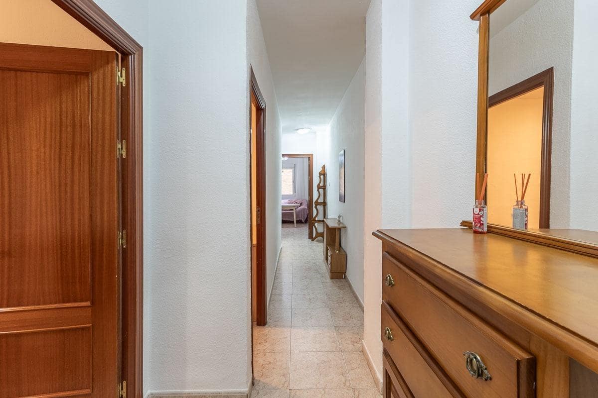 3 bedroom Flat for sale in Granada city - € 230,000 (Ref: 9569034)