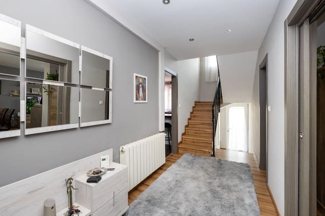 4 sovrum Semi-fristående Villa till salu i La Zubia med pool - 375 000 € (Ref: 9569036)