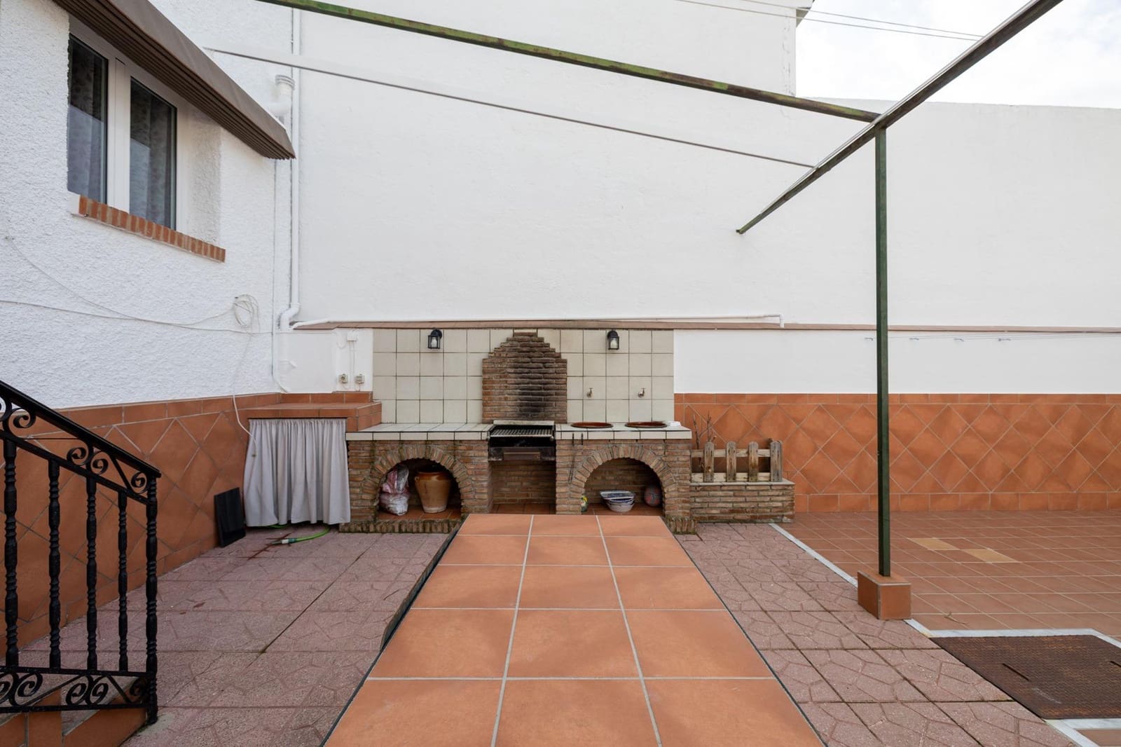 4 soveværelse Semi-Rækkehus til salg i La Zubia med swimmingpool - € 375.000 (Ref: 9569036)