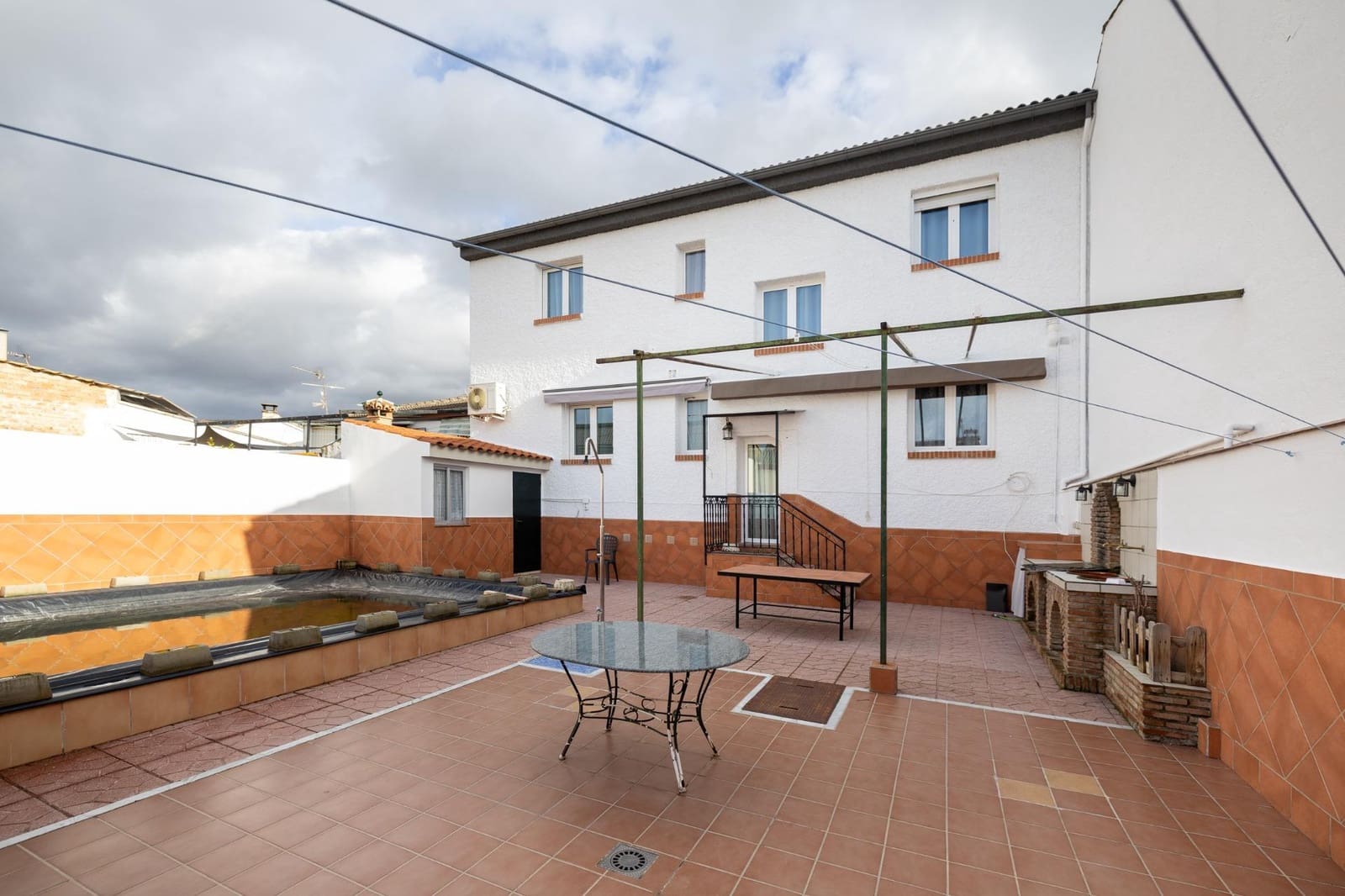 4 soveværelse Semi-Rækkehus til salg i La Zubia med swimmingpool - € 375.000 (Ref: 9569036)