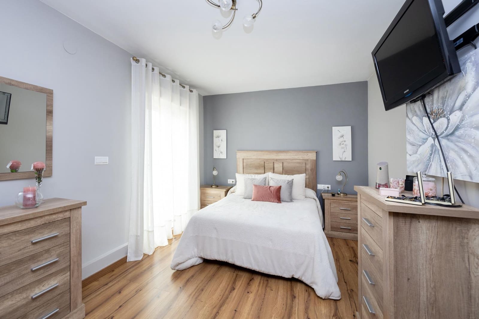 4 soveværelse Semi-Rækkehus til salg i La Zubia med swimmingpool - € 375.000 (Ref: 9569036)