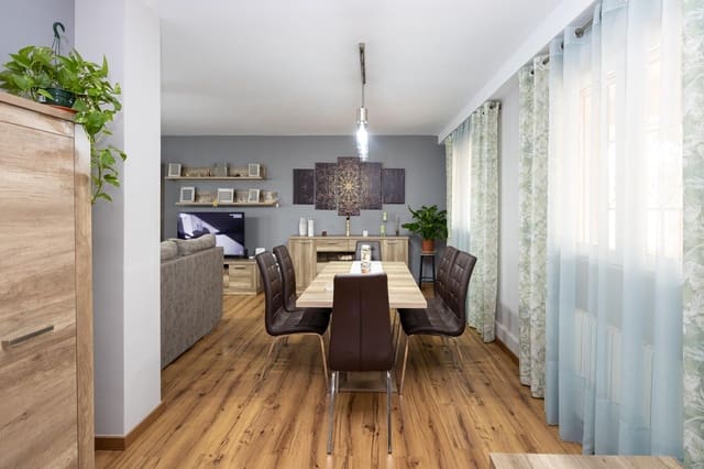 4 sovrum Semi-fristående Villa till salu i La Zubia med pool - 375 000 € (Ref: 9569036)