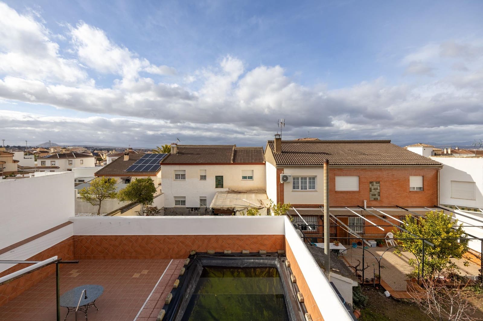 4 soveværelse Semi-Rækkehus til salg i La Zubia med swimmingpool - € 375.000 (Ref: 9569036)