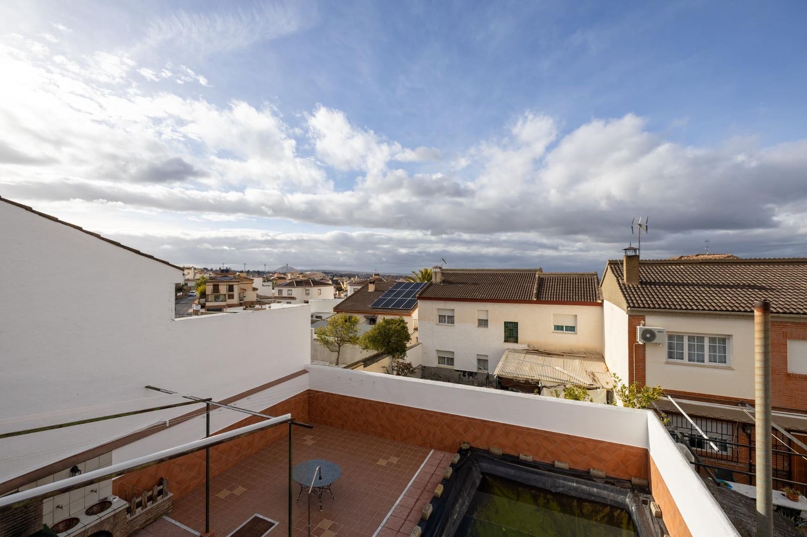 4 soveværelse Semi-Rækkehus til salg i La Zubia med swimmingpool - € 375.000 (Ref: 9569036)