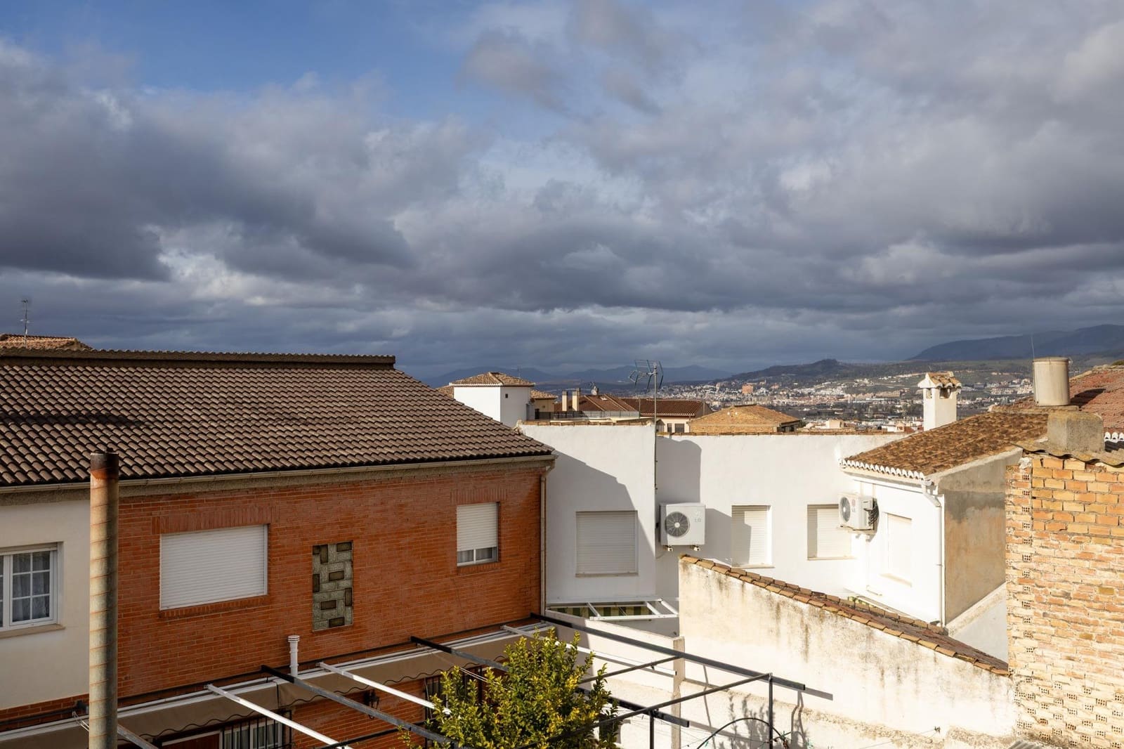 4 soveværelse Semi-Rækkehus til salg i La Zubia med swimmingpool - € 375.000 (Ref: 9569036)