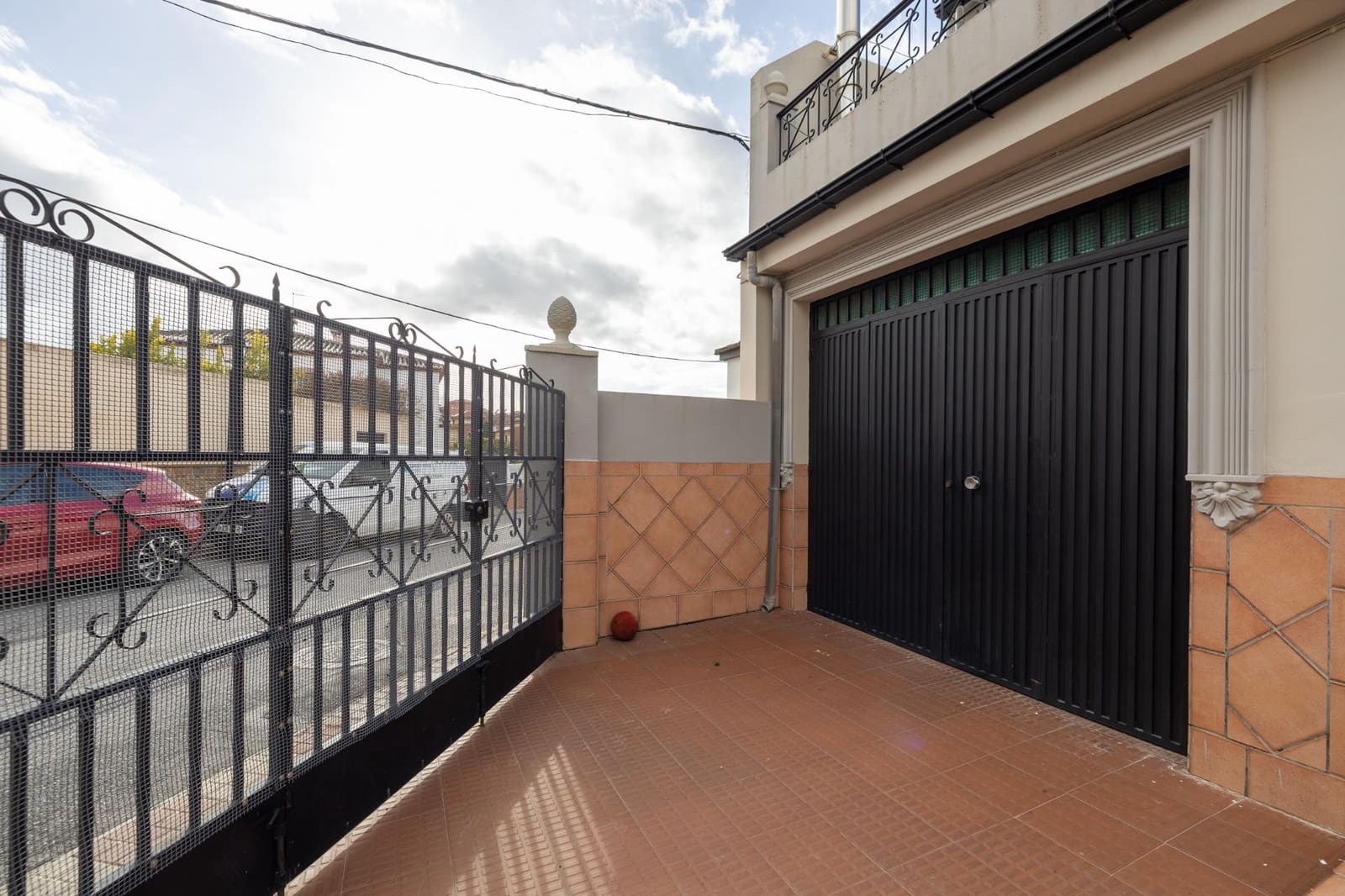 4 soveværelse Semi-Rækkehus til salg i La Zubia med swimmingpool - € 375.000 (Ref: 9569036)