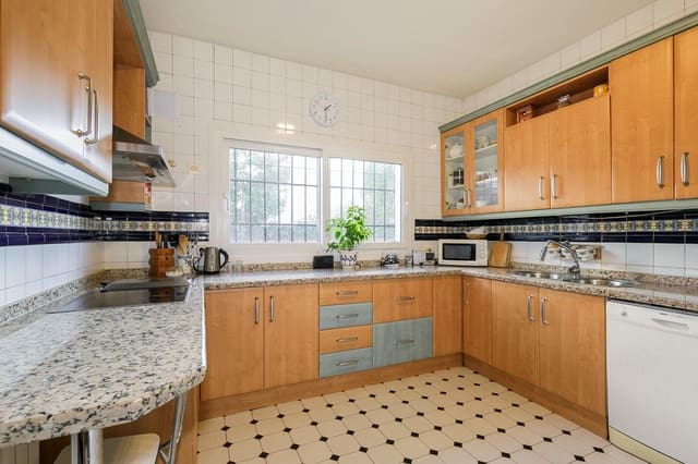 4 soverom Villa til salgs i Granada by - € 735 000 (Ref: 9574809)