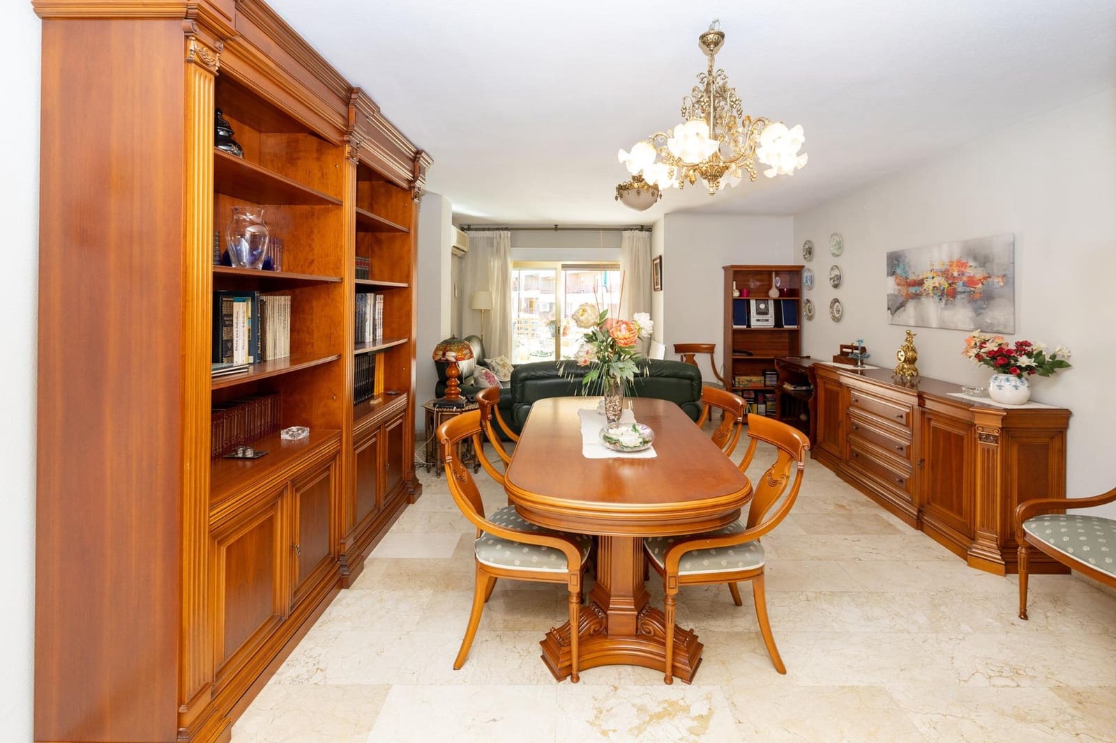 4 bedroom Flat for sale in Granada city with garage - € 455,000 (Ref: 9574810)