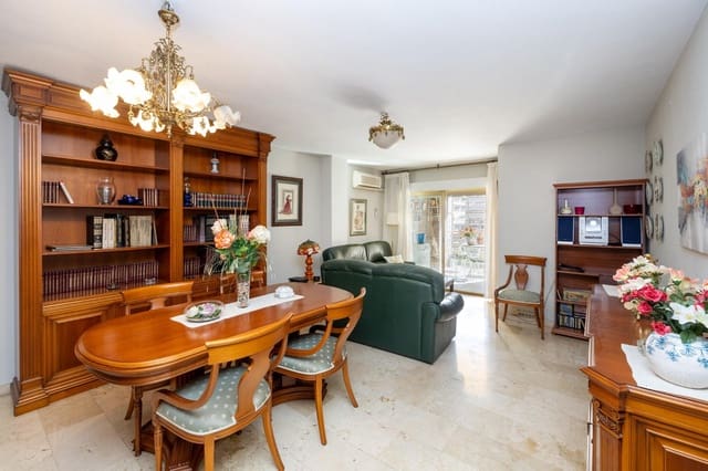 4 bedroom Flat for sale in Granada city with garage - € 455,000 (Ref: 9574810)