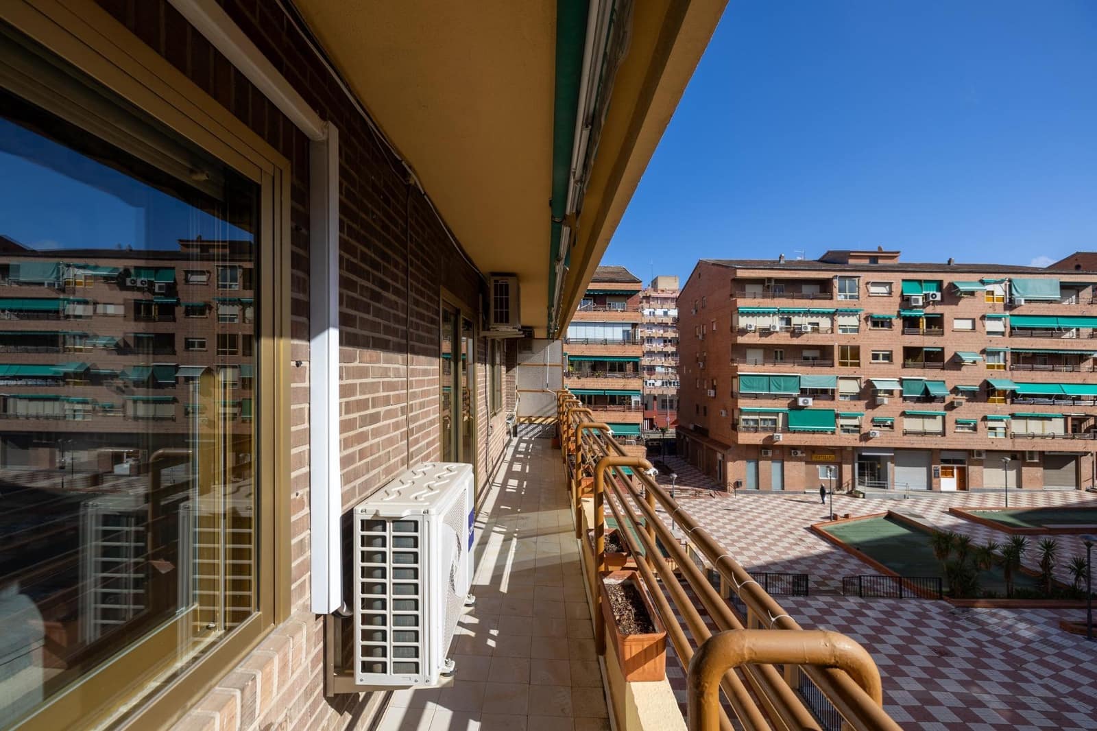4 bedroom Flat for sale in Granada city with garage - € 455,000 (Ref: 9574810)