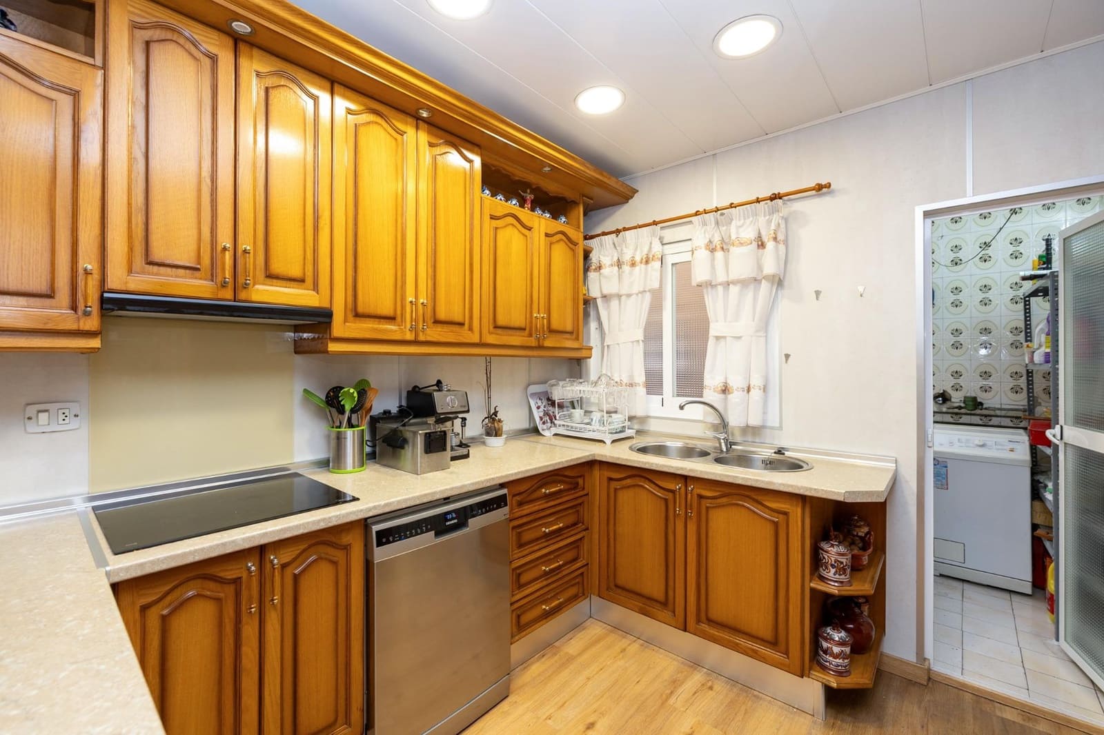 4 bedroom Flat for sale in Granada city with garage - € 455,000 (Ref: 9574810)