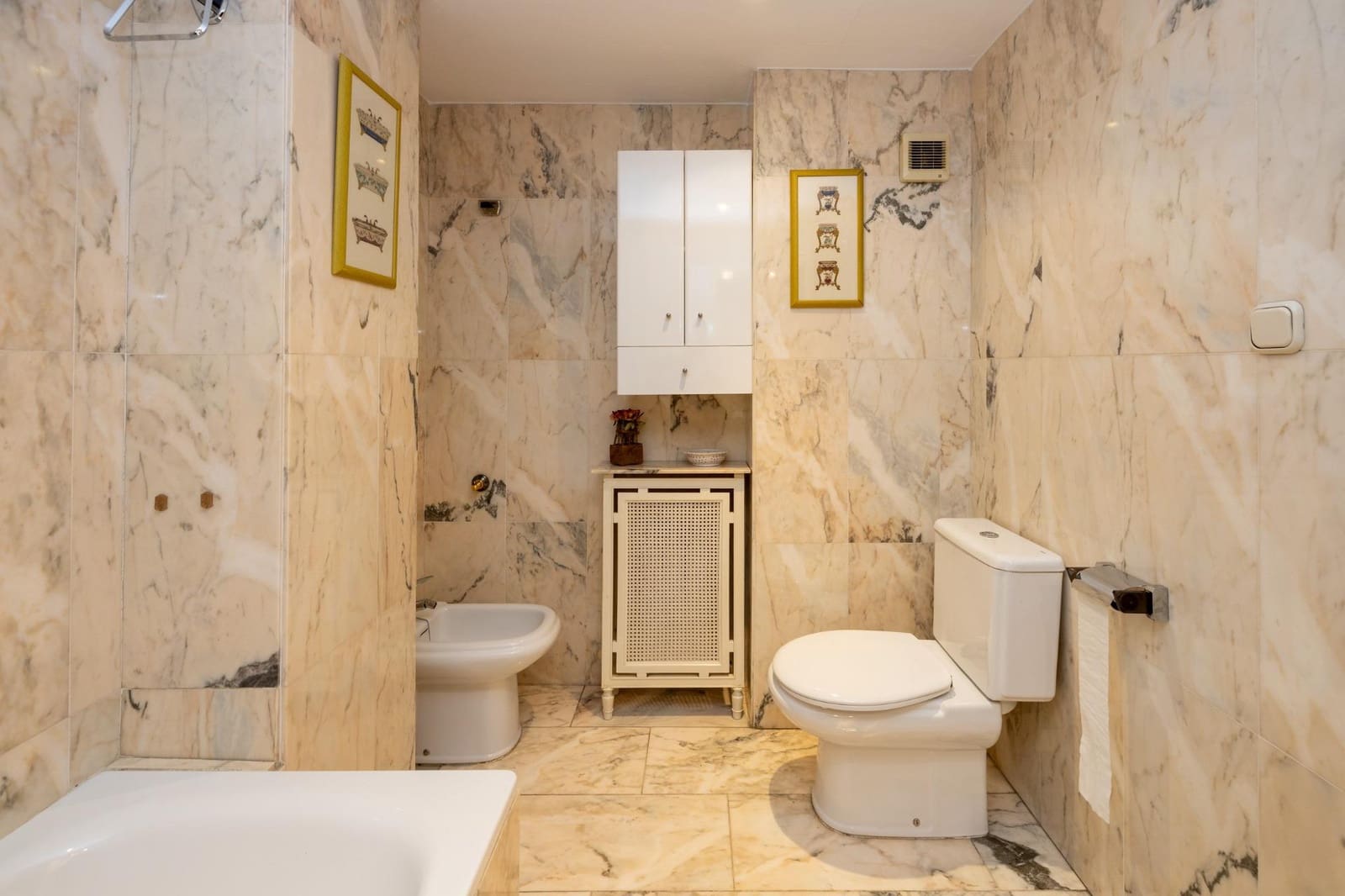 4 bedroom Flat for sale in Granada city with garage - € 455,000 (Ref: 9574810)