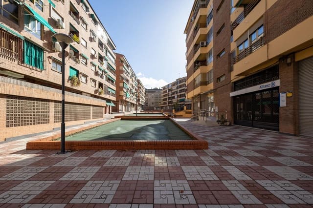 4 bedroom Flat for sale in Granada city with garage - € 455,000 (Ref: 9574810)
