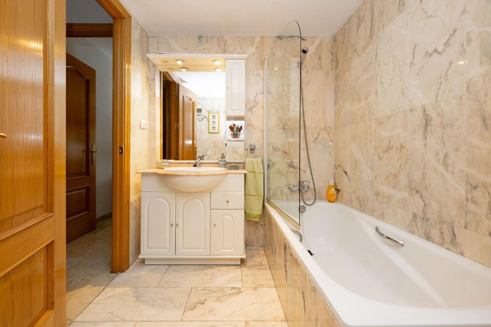 4 bedroom Flat for sale in Granada city with garage - € 455,000 (Ref: 9574810)