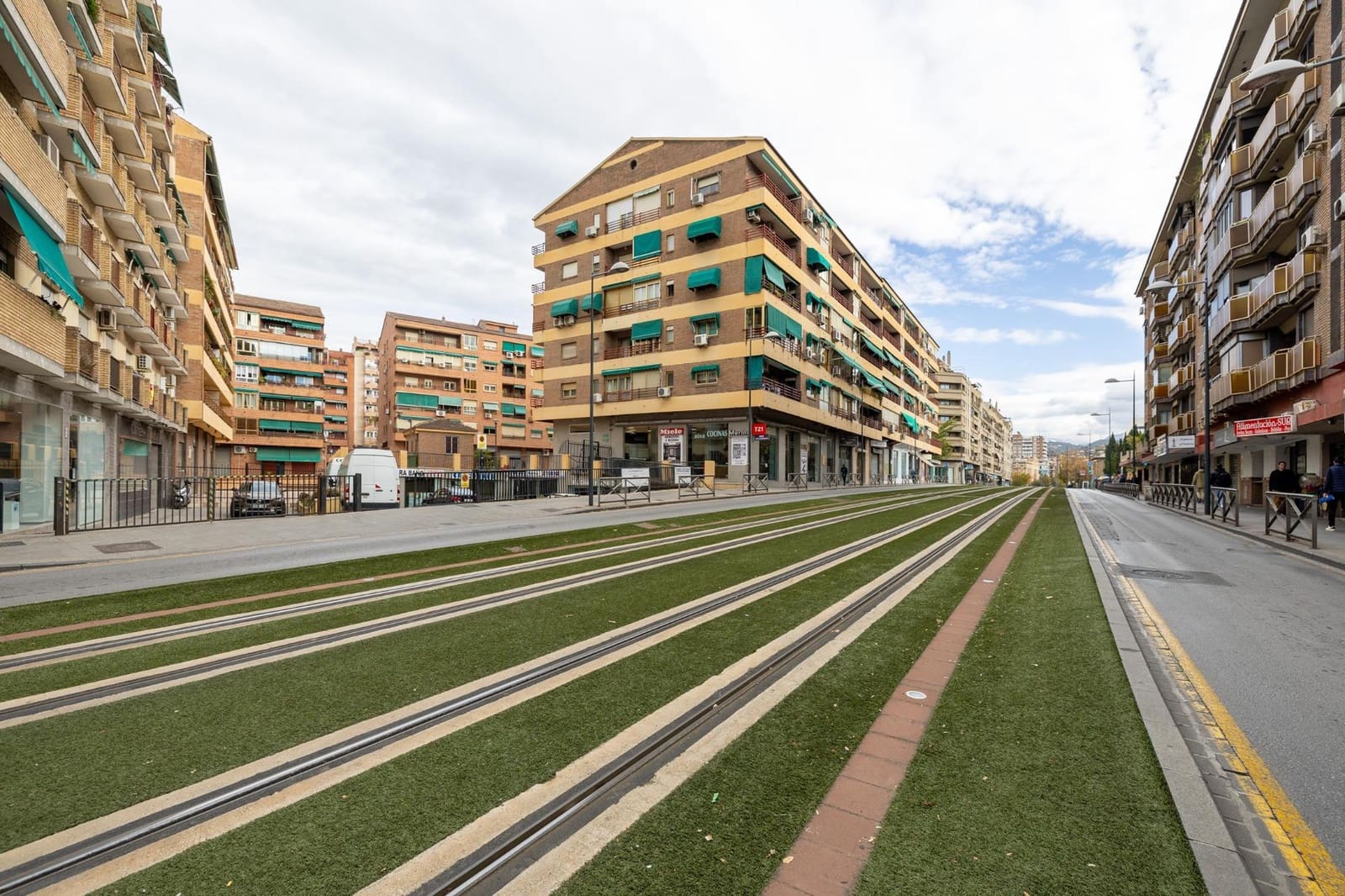 4 bedroom Flat for sale in Granada city with garage - € 455,000 (Ref: 9574810)