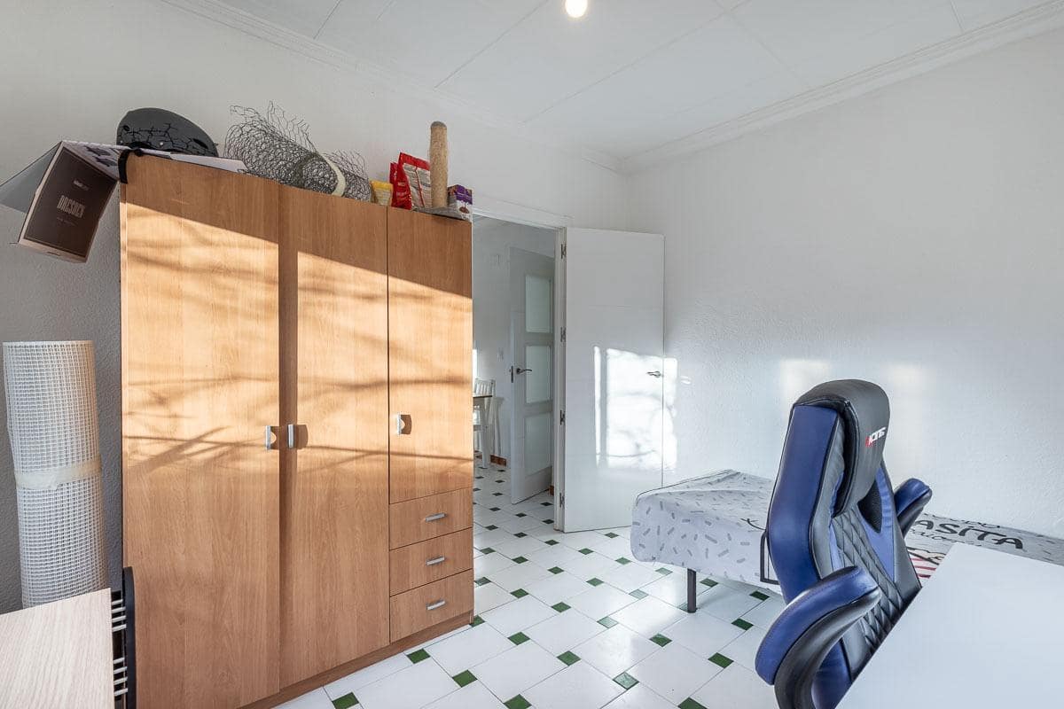 3 bedroom Flat for sale in Granada city - € 195,000 (Ref: 9591606)