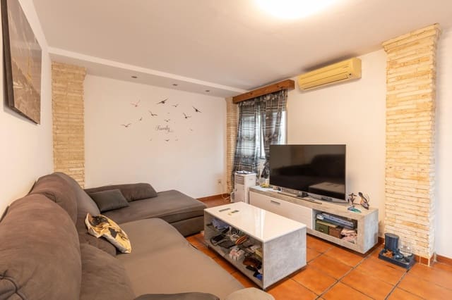 Adosado de 3 habitaciones en Ogíjares en venta con piscina garaje - 279.000 € (Ref: 9596427)