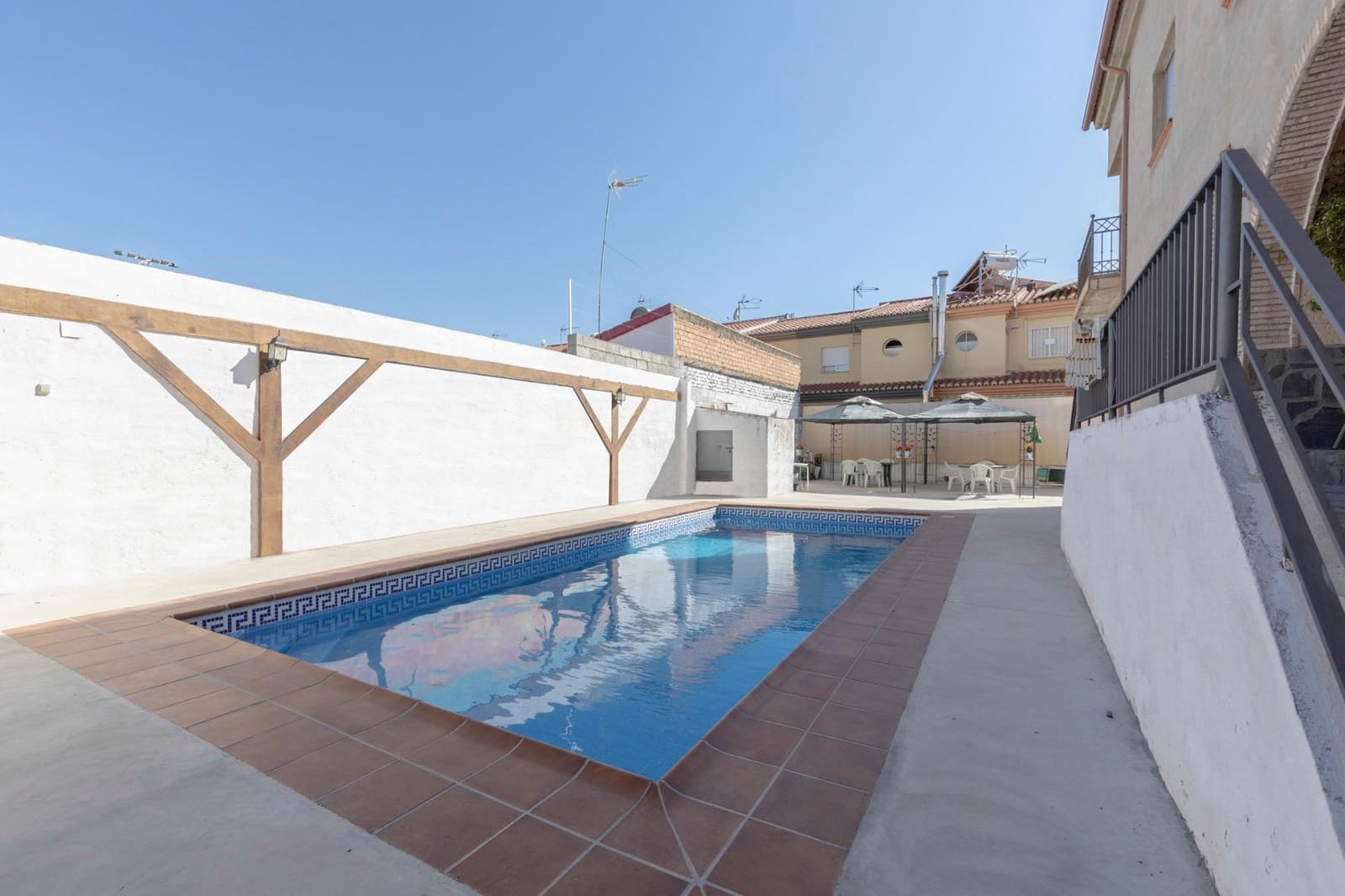 Adosado de 3 habitaciones en Ogíjares en venta con piscina garaje - 279.000 € (Ref: 9596427)