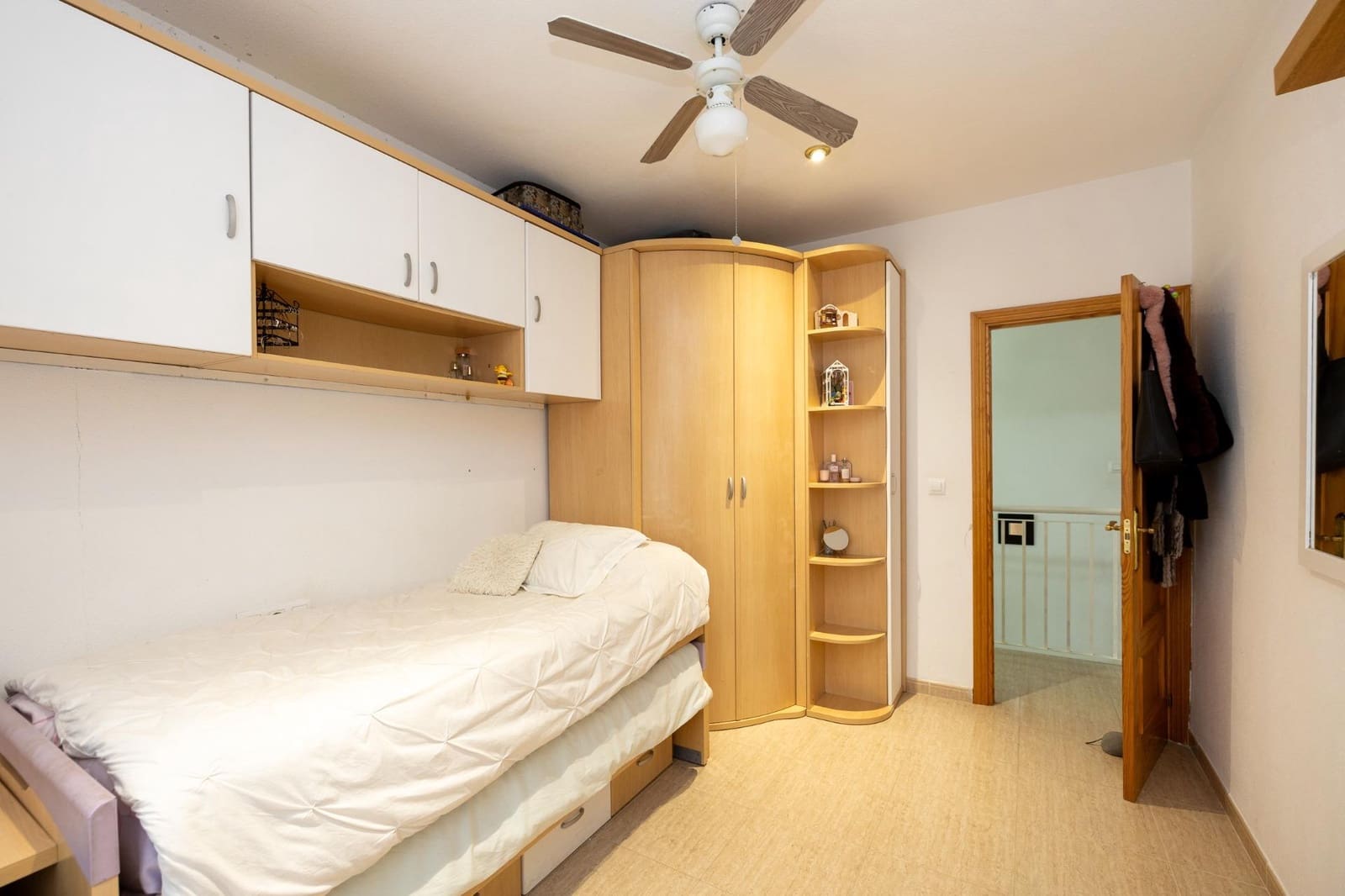 5 chambre Villa/Maison à vendre à Jun avec garage - 267 000 € (Ref: 9596430)