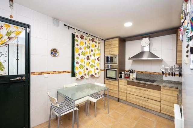 5 makuuhuone Huvila myytävänä paikassa Jun mukana 
autotalli - 267 000 € (Ref: 9596430)