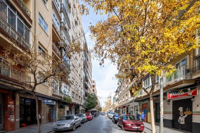 Piso de 5 habitaciones en Camino de Ronda - Rosaleda, Granada ciudad en venta - 330.000 € (Ref: 9596431)