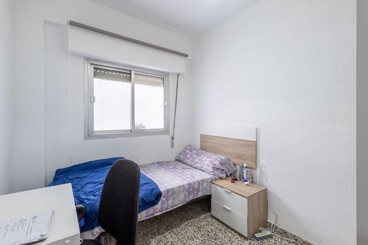 4 sovrum Lägenhet till salu i Granada stad - 220 000 € (Ref: 9599736)