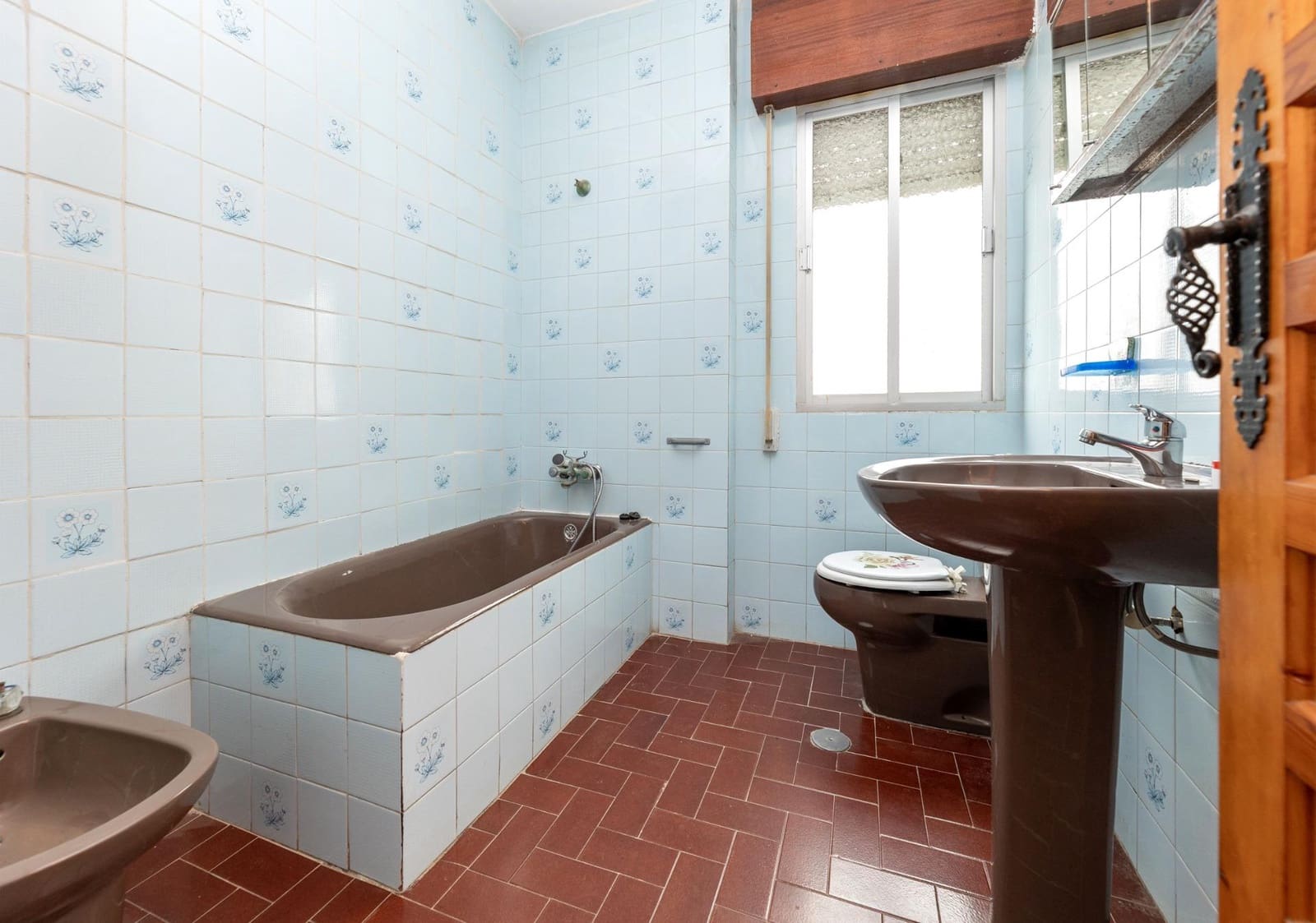 3 sypialnia Willa na sprzedaż w Huetor Vega z basenem garażem - 375 000 € (Ref: 9599742)