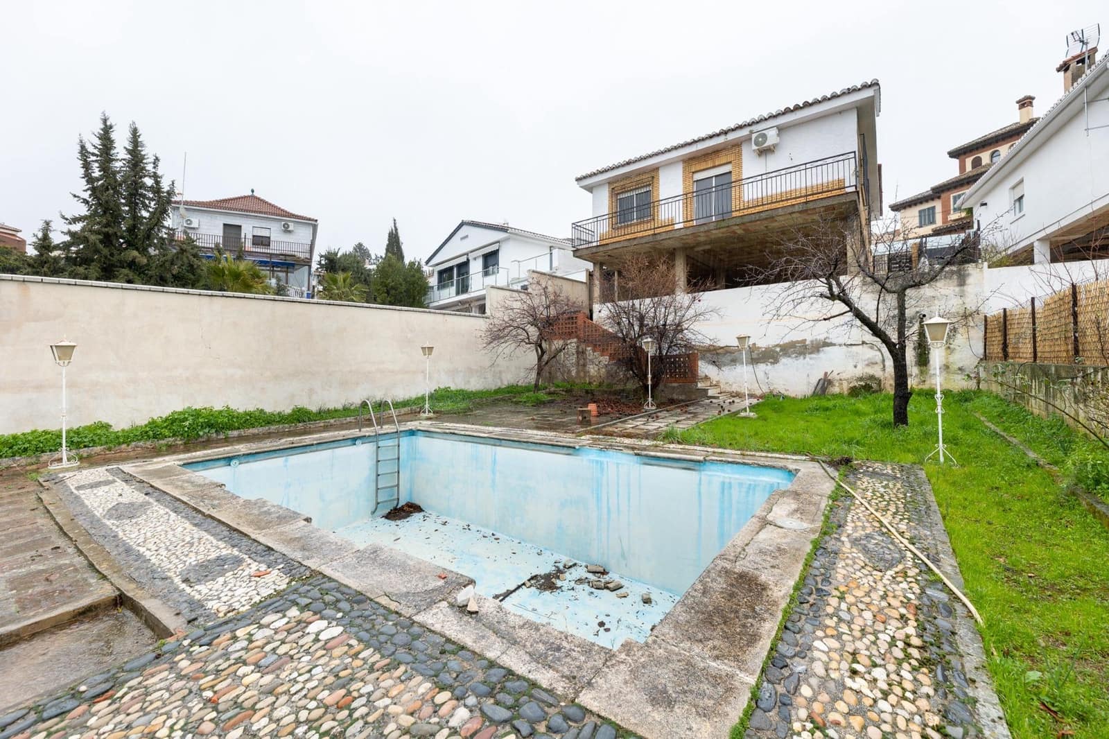 3 sypialnia Willa na sprzedaż w Huetor Vega z basenem garażem - 375 000 € (Ref: 9599742)