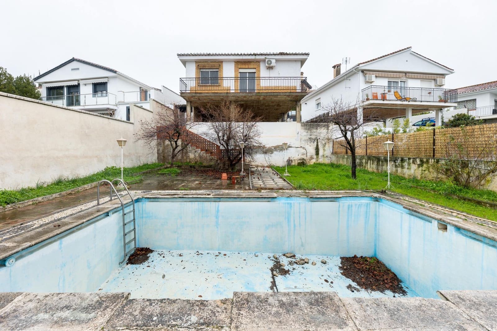 3 sypialnia Willa na sprzedaż w Huetor Vega z basenem garażem - 375 000 € (Ref: 9599742)