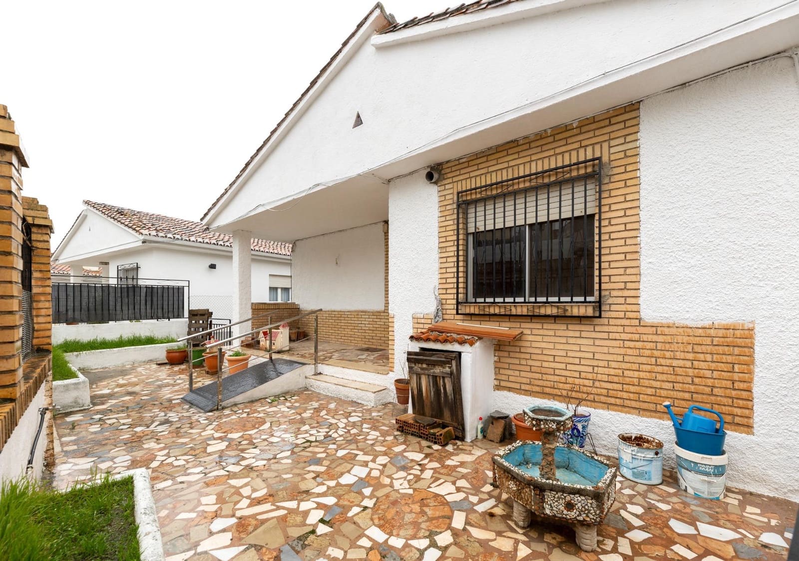 3 sypialnia Willa na sprzedaż w Huetor Vega z basenem garażem - 375 000 € (Ref: 9599742)