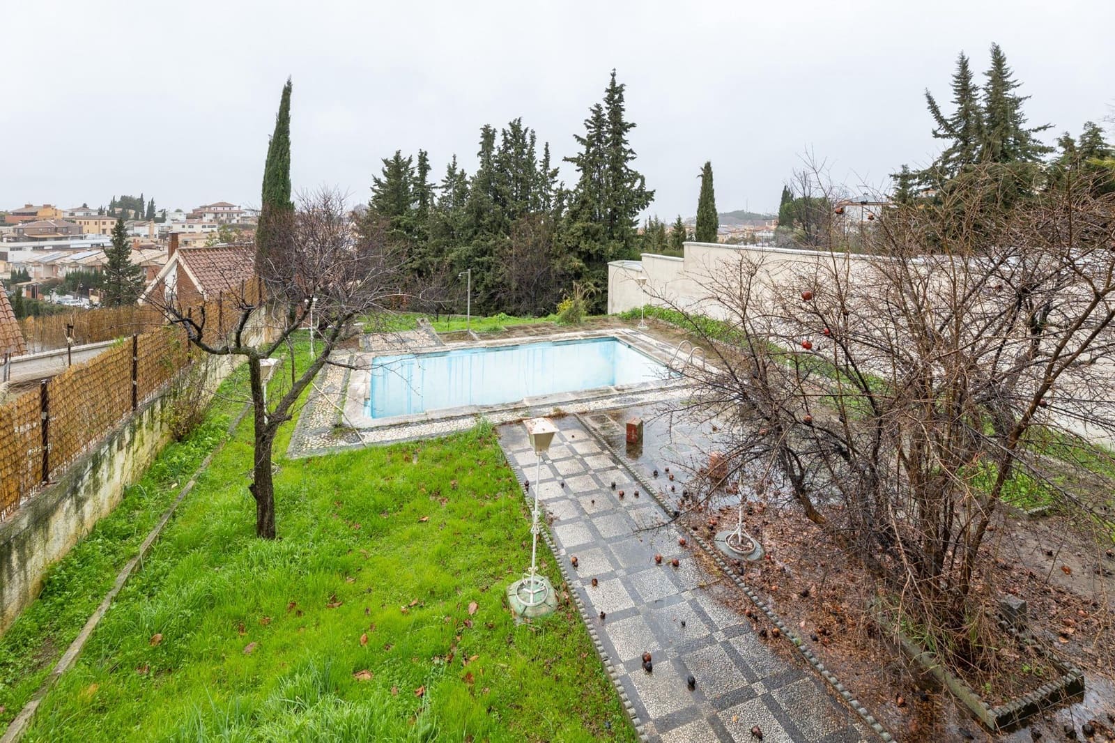 3 sypialnia Willa na sprzedaż w Huetor Vega z basenem garażem - 375 000 € (Ref: 9599742)