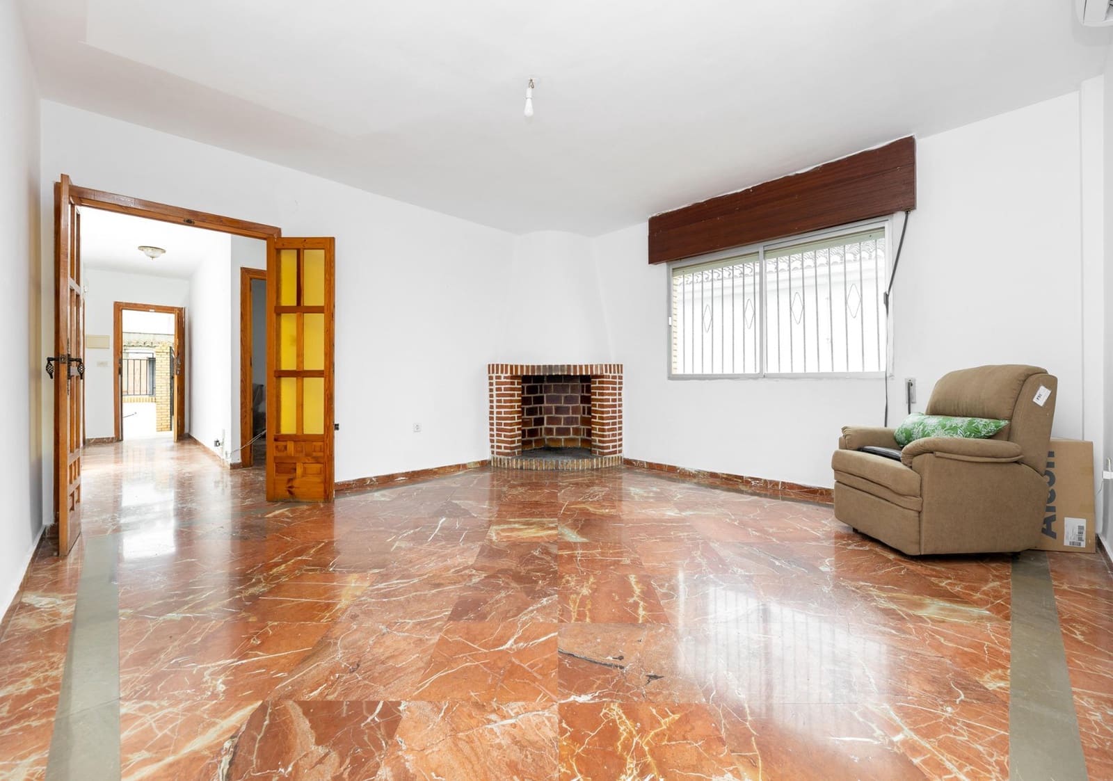 Chalet de 3 habitaciones en Huétor Vega en venta con piscina garaje - 365.000 € (Ref: 9599742)