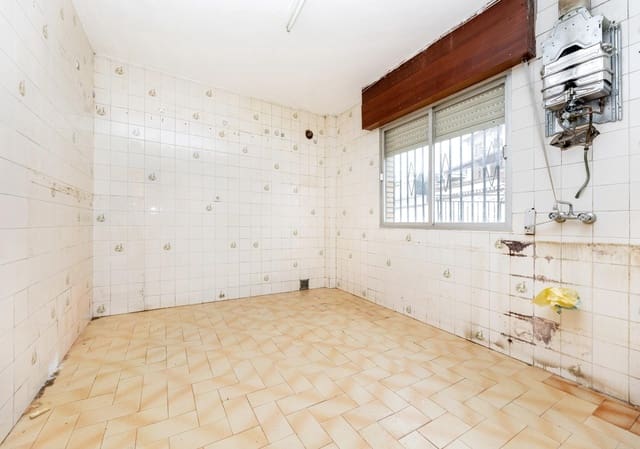 Chalet de 3 habitaciones en Huétor Vega en venta con piscina garaje - 365.000 € (Ref: 9599742)