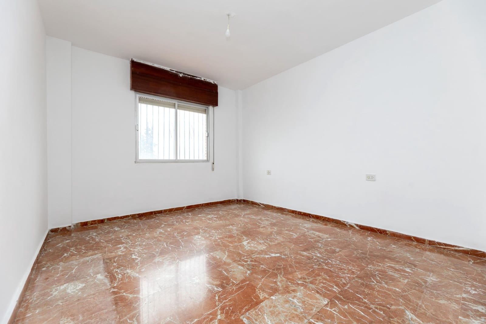 Chalet de 3 habitaciones en Huétor Vega en venta con piscina garaje - 365.000 € (Ref: 9599742)
