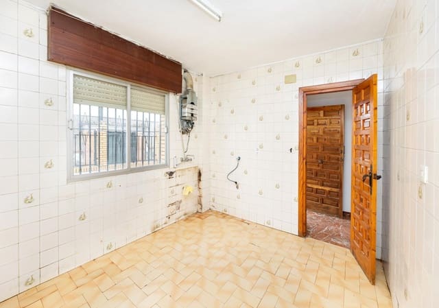 Chalet de 3 habitaciones en Huétor Vega en venta con piscina garaje - 365.000 € (Ref: 9599742)
