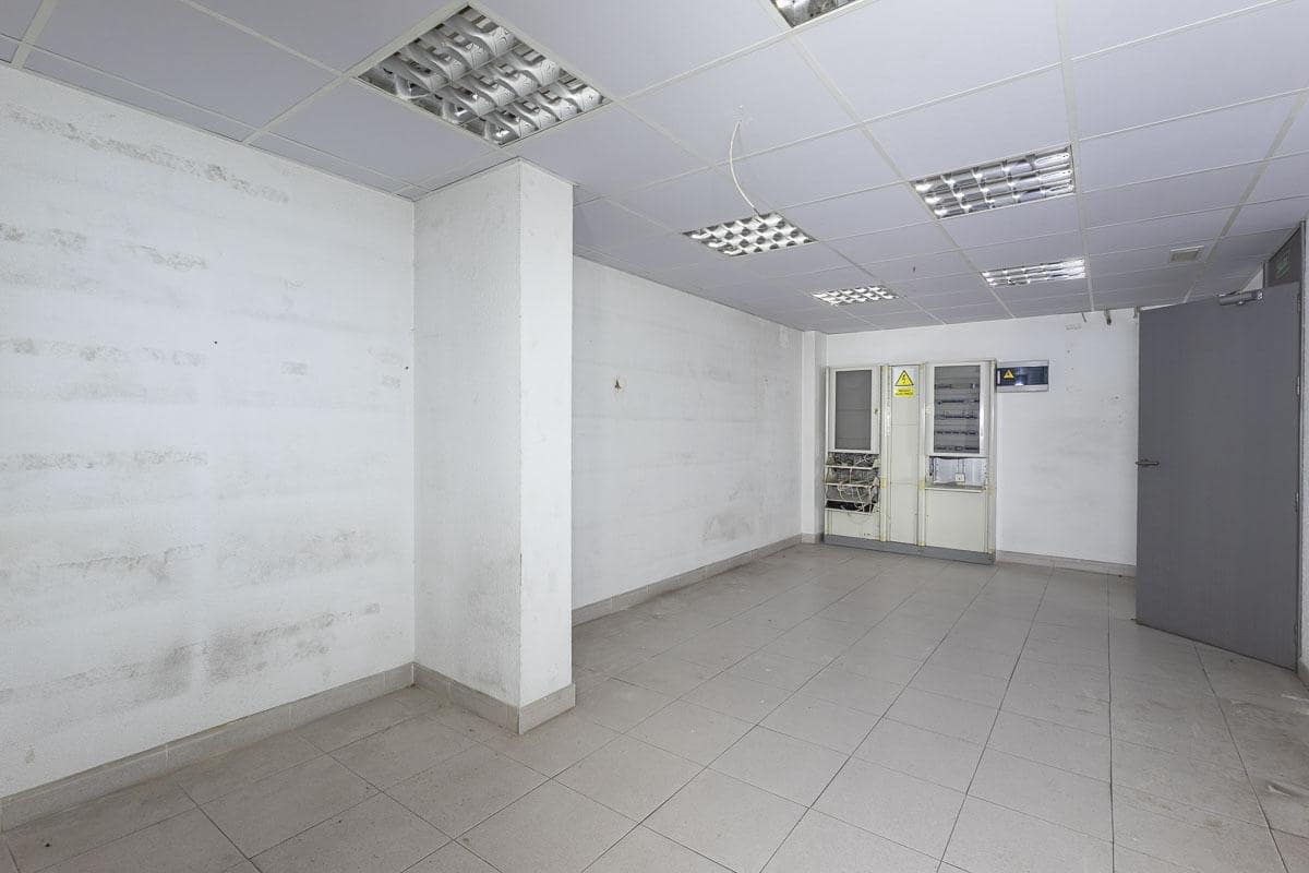 Erhverv til salg i Granada by - € 380.000 (Ref: 9599743)