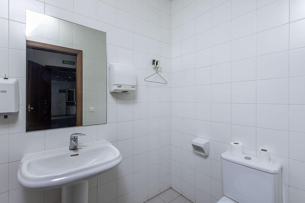 Erhverv til salg i Granada by - € 380.000 (Ref: 9599743)